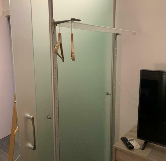 تختخواب و صبحانه P