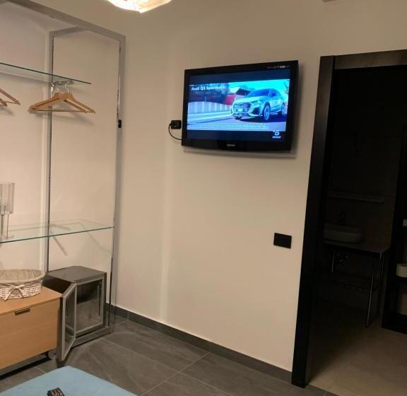 تختخواب و صبحانه P