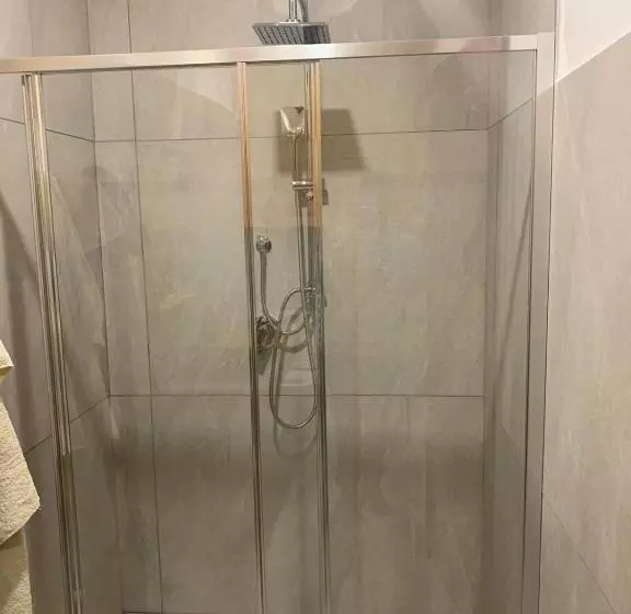 تختخواب و صبحانه P