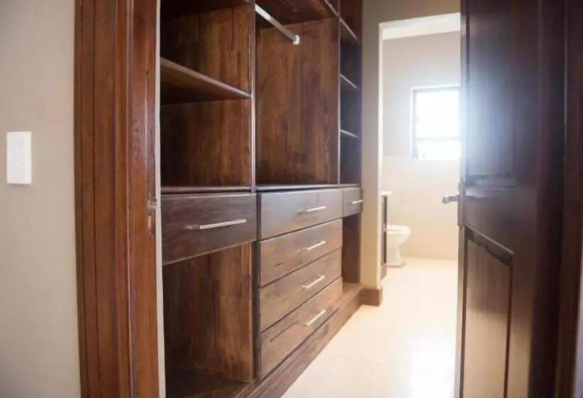 Hotelli Potch Manor Boutique Guest House