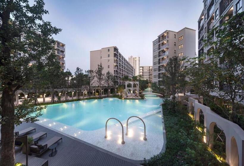 La Casita Pool Access Condo Huahin