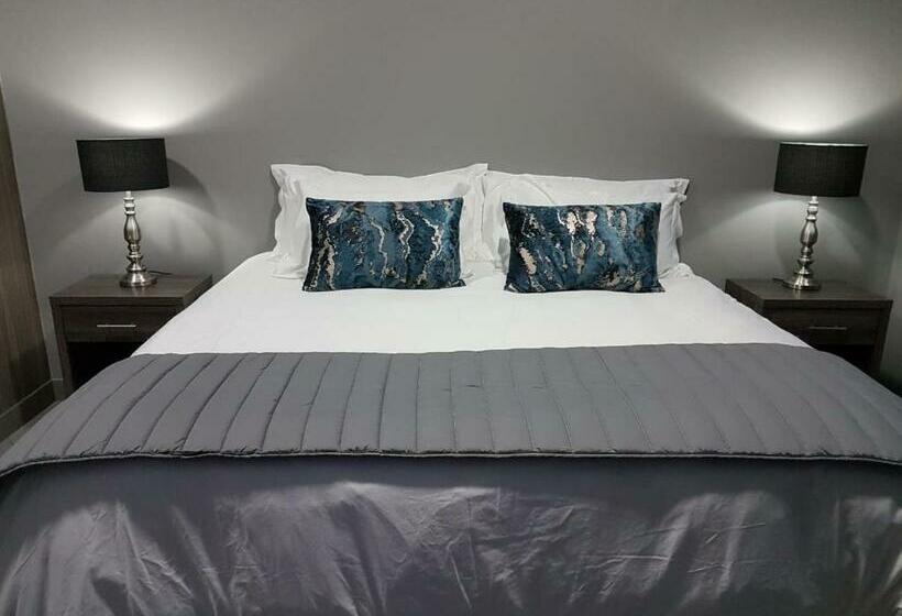 פנסיון A’ La Maison Guesthouse