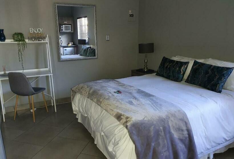 פנסיון A’ La Maison Guesthouse