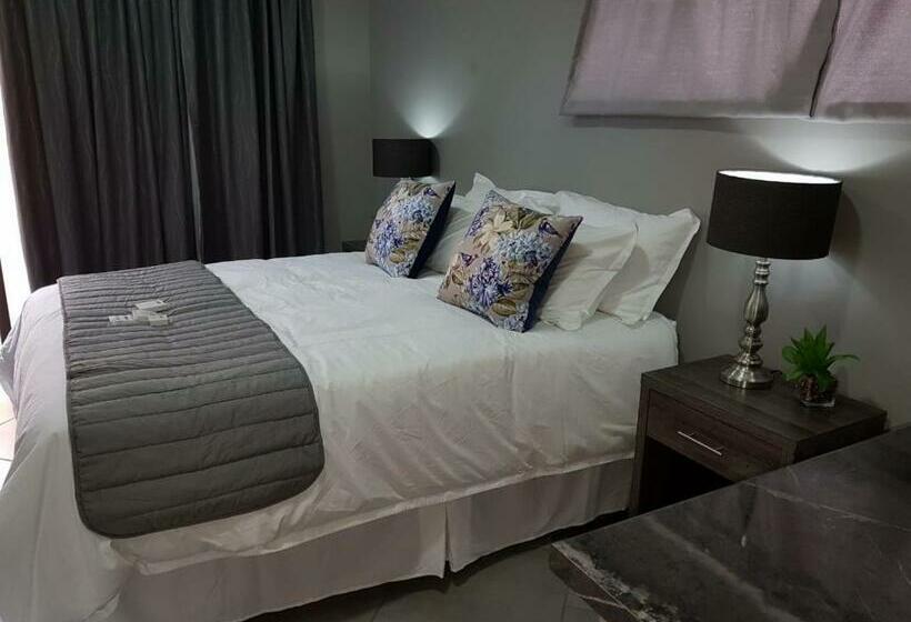 פנסיון A’ La Maison Guesthouse