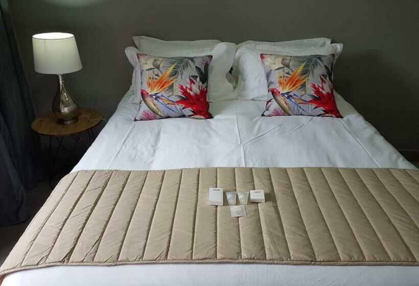 פנסיון A’ La Maison Guesthouse