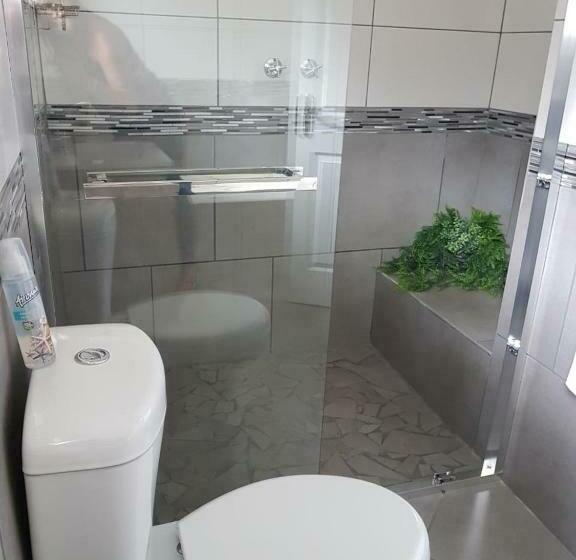 פנסיון A’ La Maison Guesthouse