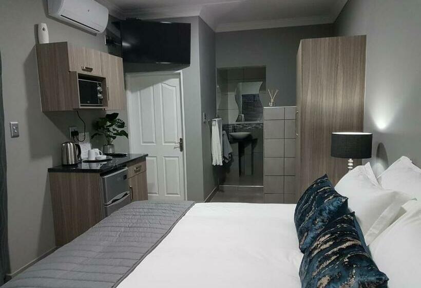 פנסיון A’ La Maison Guesthouse