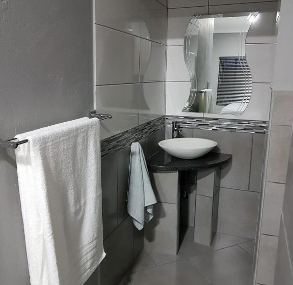 פנסיון A’ La Maison Guesthouse