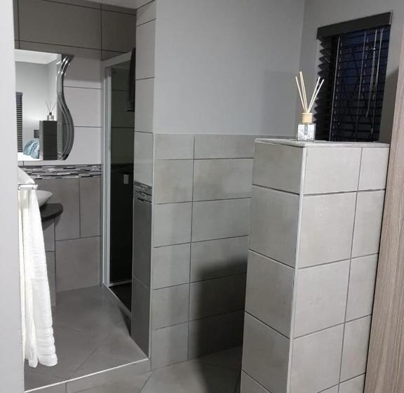 פנסיון A’ La Maison Guesthouse