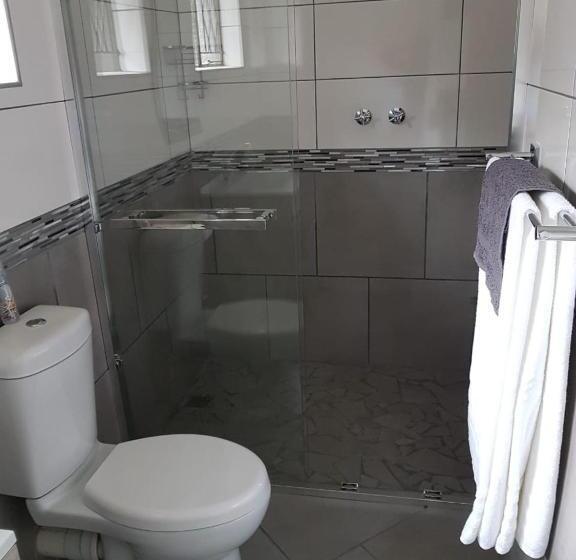 פנסיון A’ La Maison Guesthouse