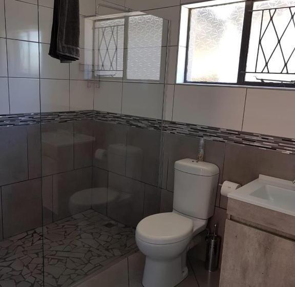 פנסיון A’ La Maison Guesthouse