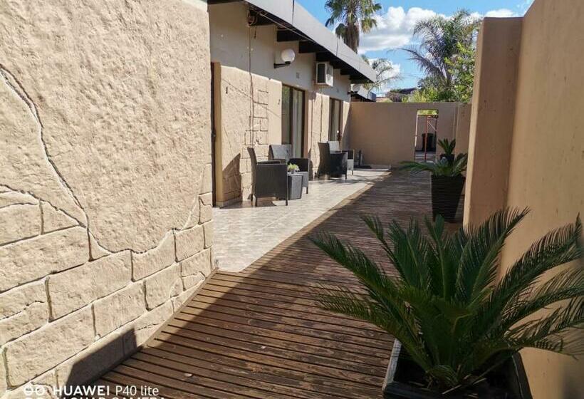 بنسيون The Outlook Guest House