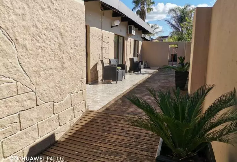 Majatalo The Outlook Guest House