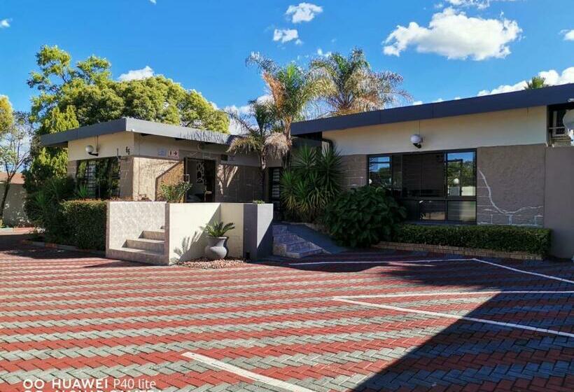 بنسيون The Outlook Guest House