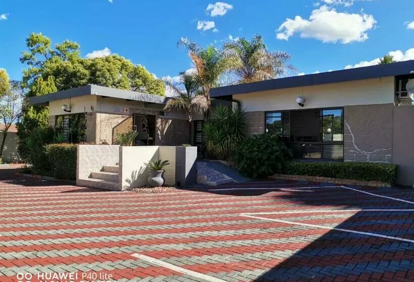 Majatalo The Outlook Guest House