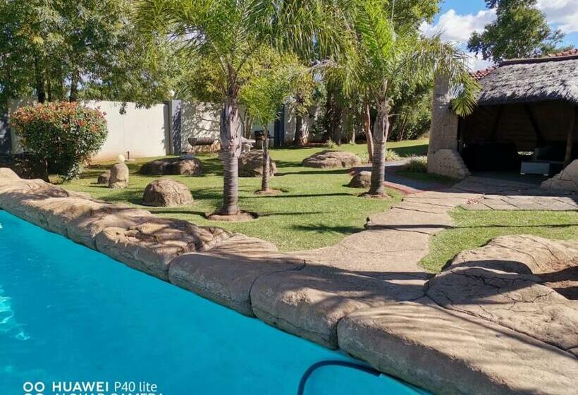 بنسيون The Outlook Guest House