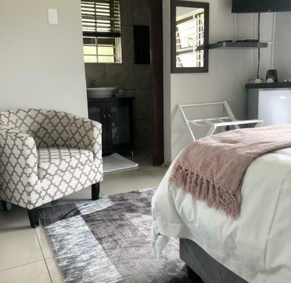 بنسيون The Outlook Guest House