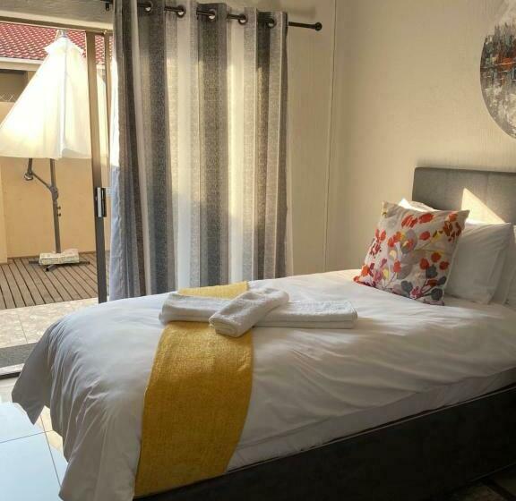 بنسيون The Outlook Guest House