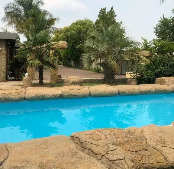 Majatalo The Outlook Guest House