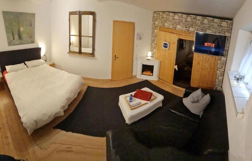 Schönste Lage Am Rhein In Unmittelbarer Stadtnähe, B & B