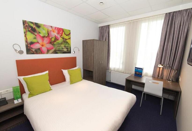 Hotelli Court Garden