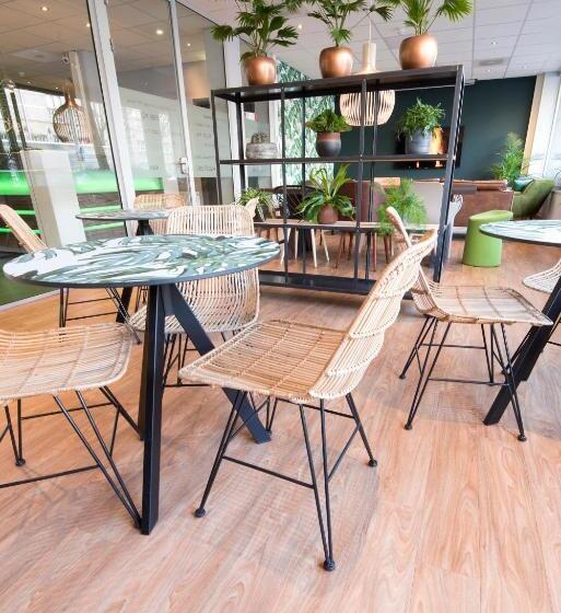 Hotelli Court Garden