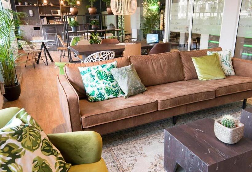 Hotelli Court Garden