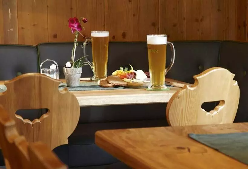 Hotelli Alpengasthof Grüner