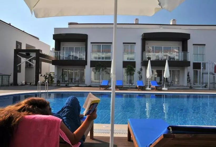 בית מלון כפרי Odyssey Residence Apartments