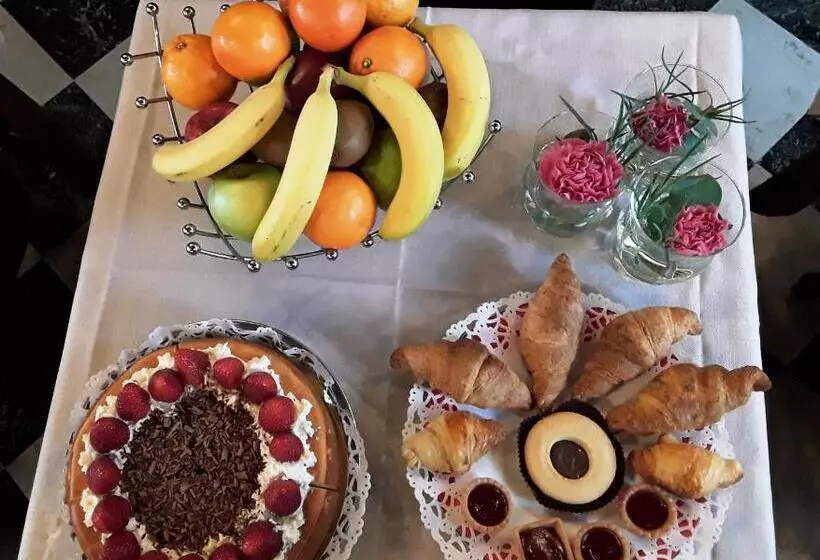 هتل Pensione Accademia  Villa Maravege