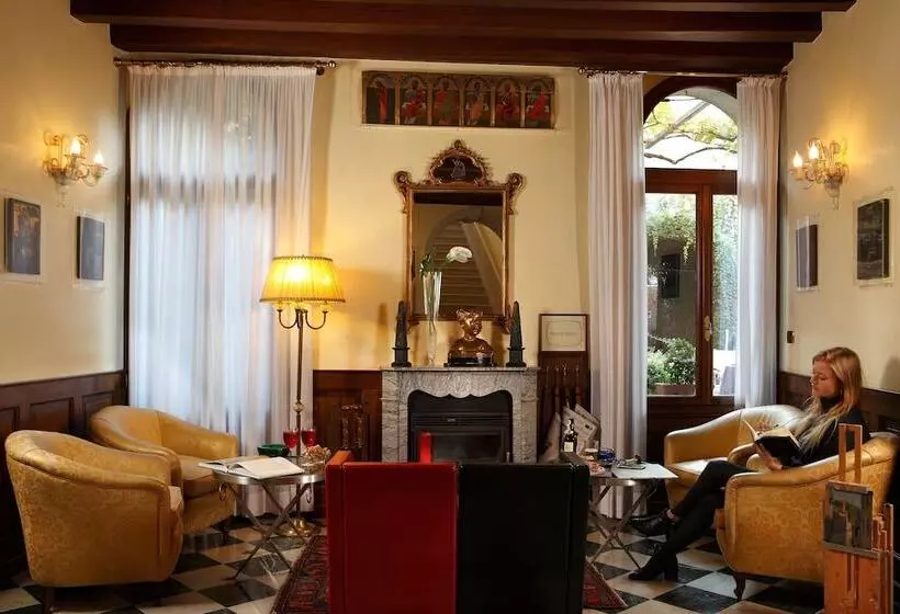 هتل Pensione Accademia  Villa Maravege