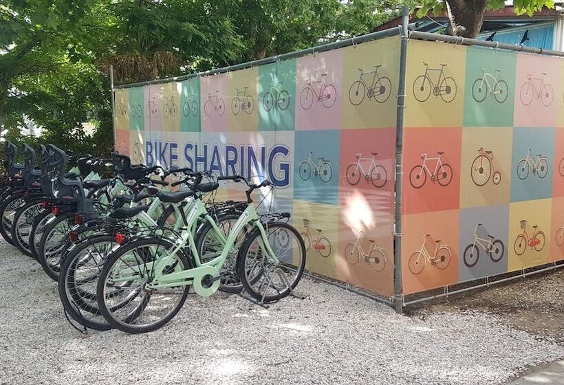 בית מלון כפרי Promenade Universale