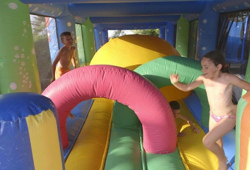 בית מלון כפרי Promenade Universale