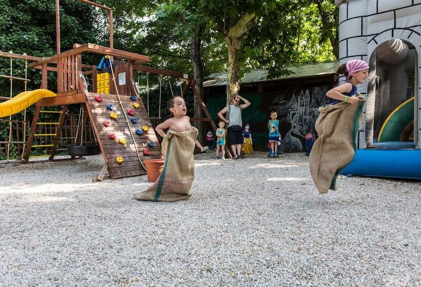 בית מלון כפרי Promenade Universale