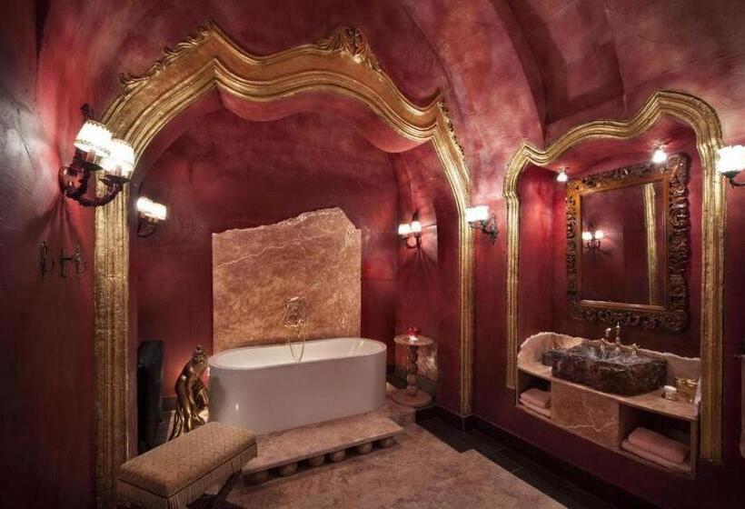 فندق Sacred House