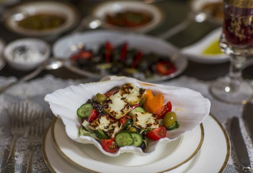 فندق Sacred House