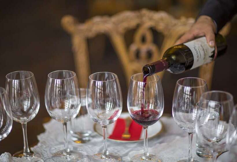 فندق Sacred House