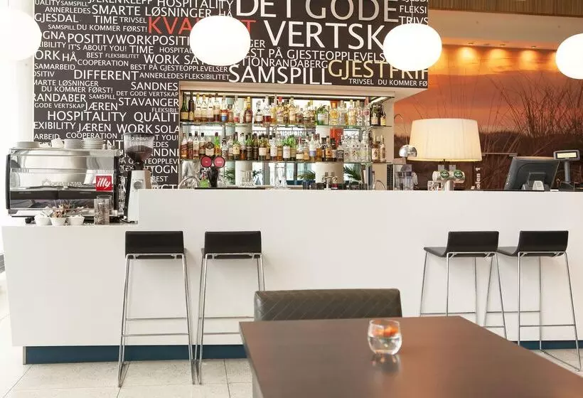 בית מלון כפרי Scandic Stavanger Airport