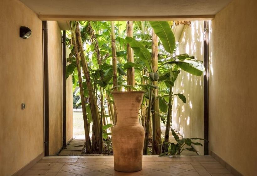 Lantana Resort Hotel&apartments