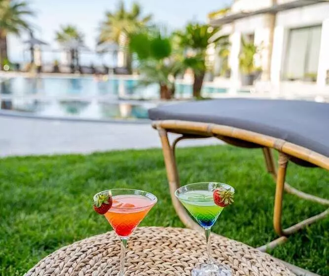 Moyo Luxury Boutique Hotel & Beach