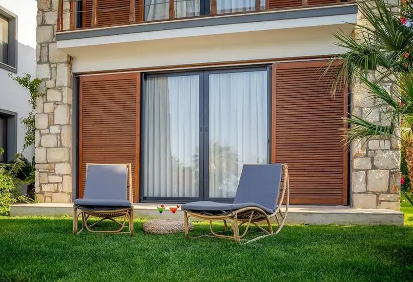 Moyo Luxury Boutique Hotel & Beach