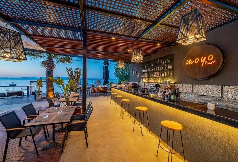 Moyo Luxury Boutique Hotel & Beach