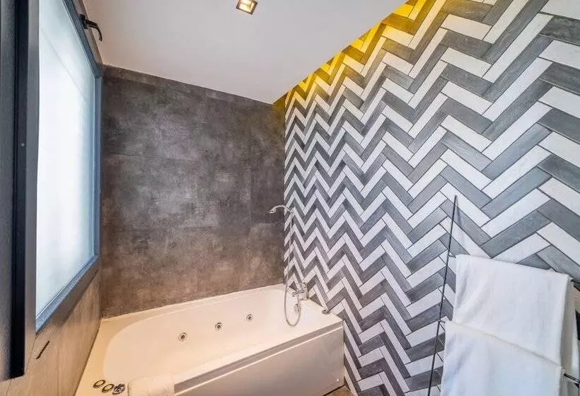 Moyo Luxury Boutique Hotel & Beach