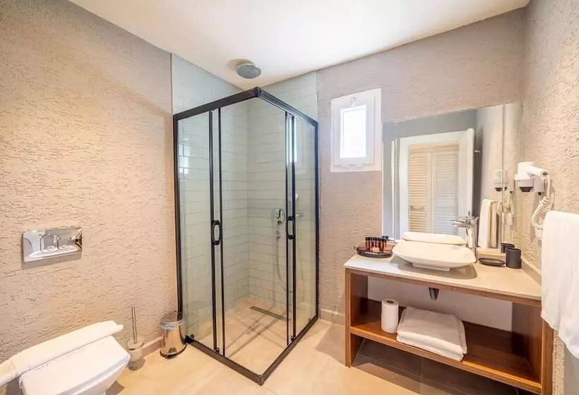 Moyo Luxury Boutique Hotel & Beach