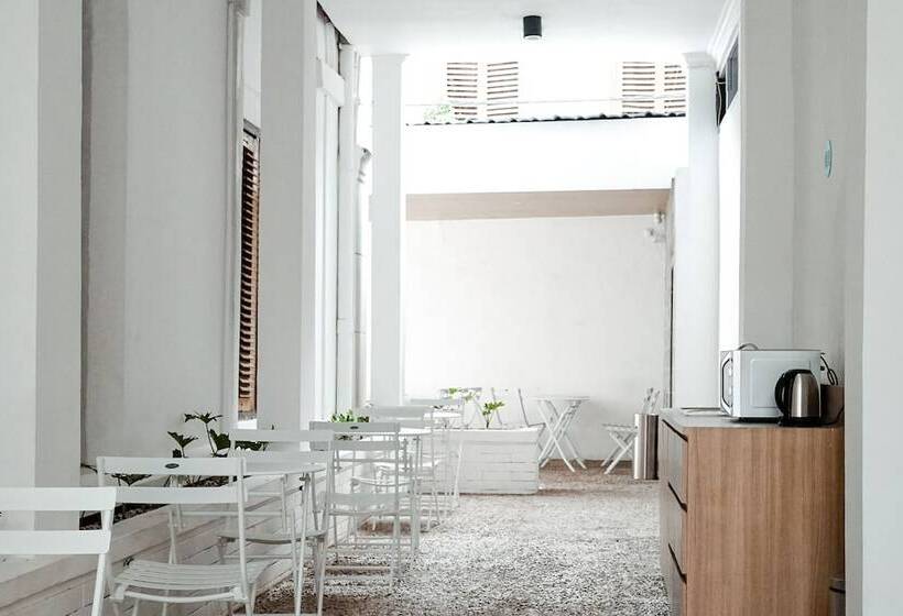 فندق صغير Bobopod Kota Lama, Semarang