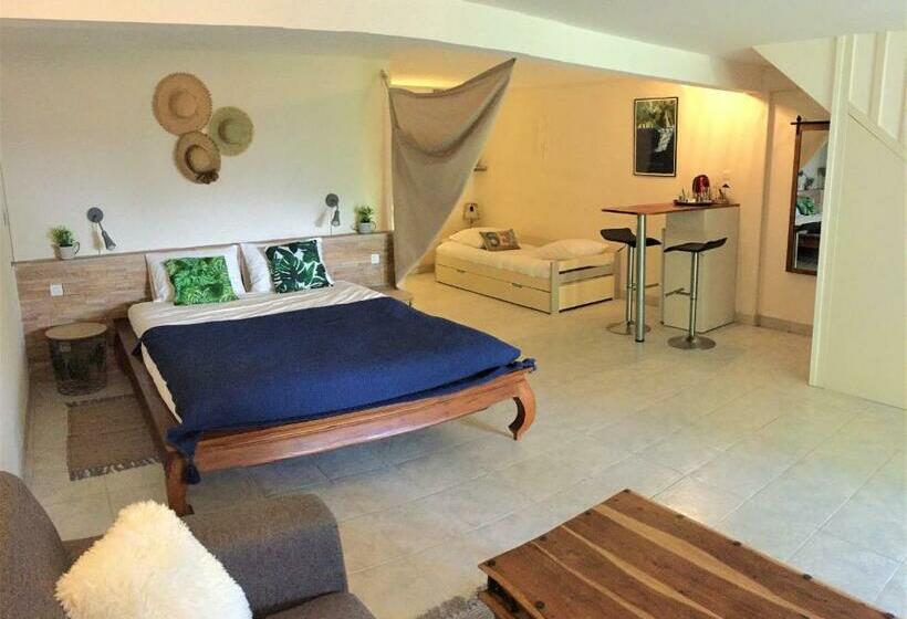 تختخواب و صبحانه La Case O Zoizos