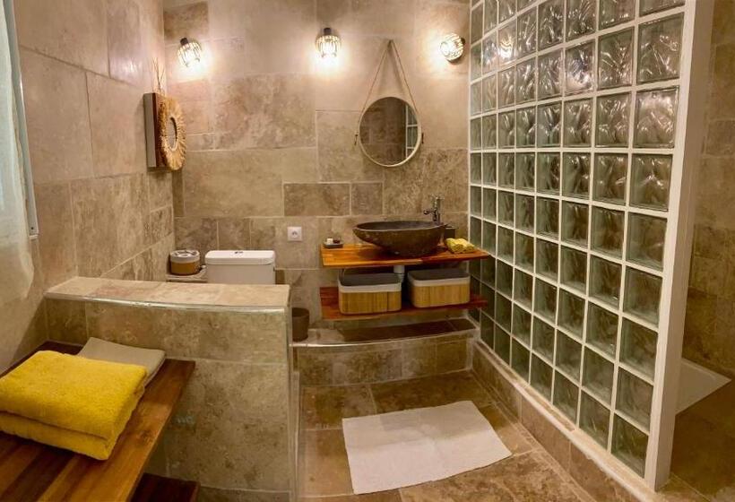 تختخواب و صبحانه La Case O Zoizos