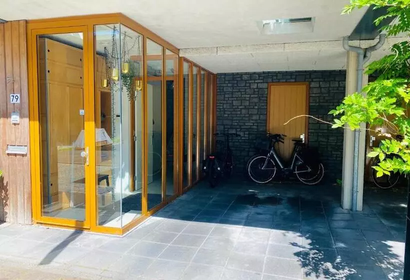 Aamiaismajoitus (B&B) Private Studio With Free Car Parking