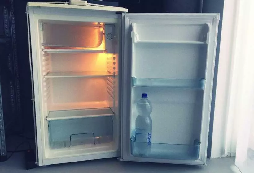 Aamiaismajoitus (B&B) Private Studio With Free Car Parking