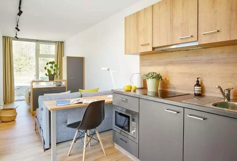 Modern Ausgebauter überseecontainer Als Tiny House